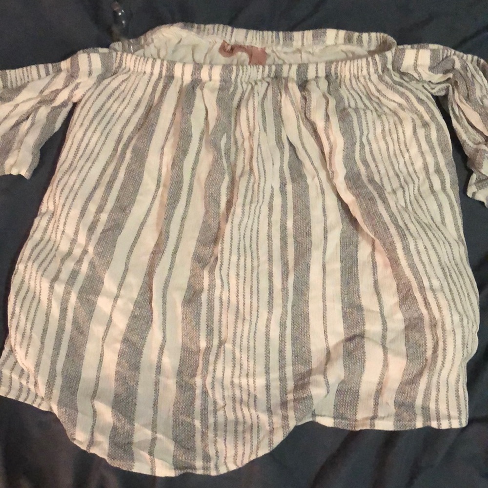 never worn off the shoulder flowy blouse from buckle